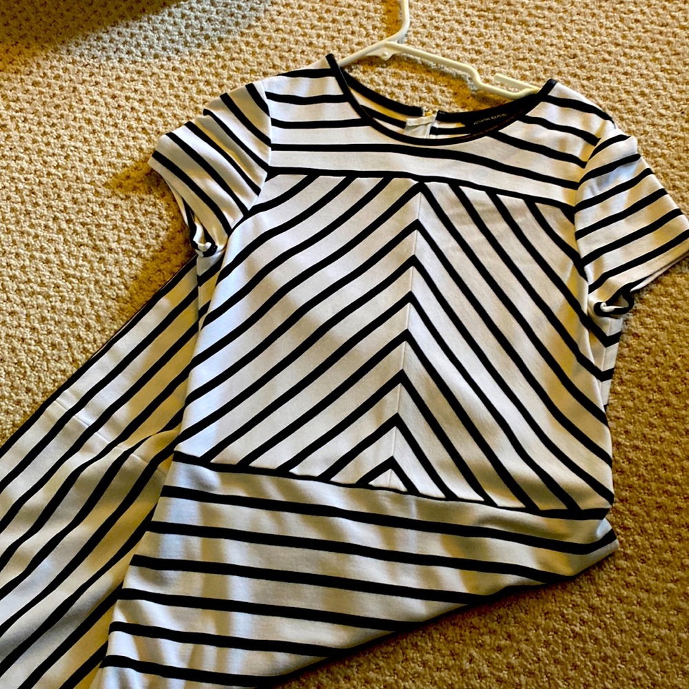 Women’s 8 petite black and white striped dress